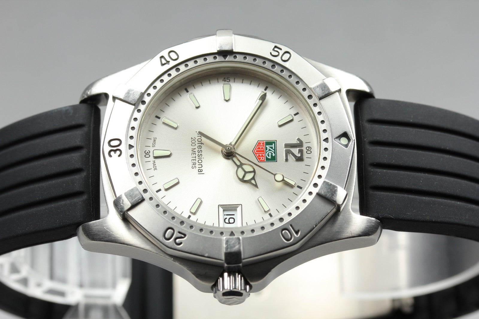 New Batt Vintage TAG HEUER Professional WK1112-1 Quartz Men's Watch 39mm JAPAN