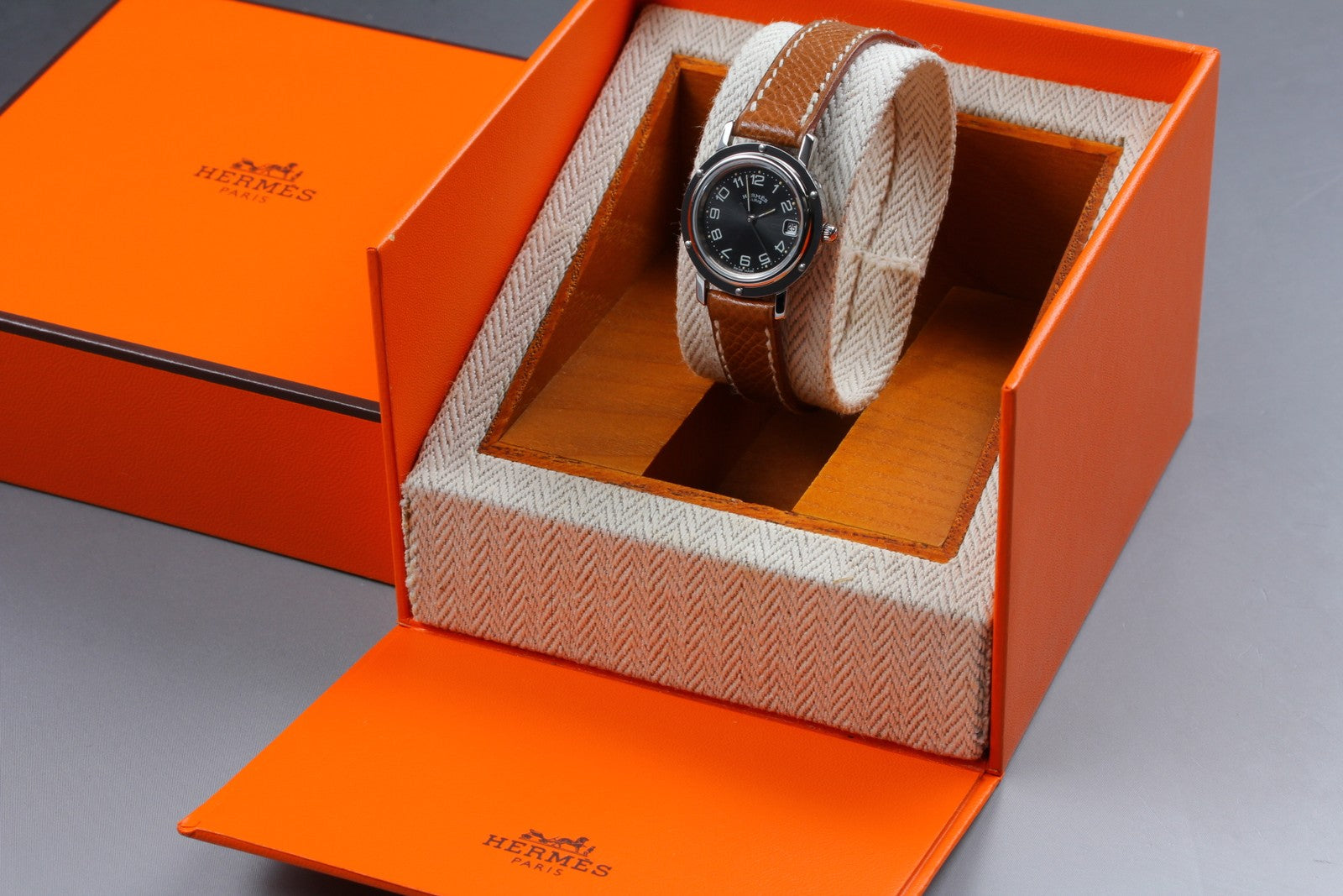 [Near MINT- Box] Hermes Clipper CL4.210 Black Dial 24mm "Z" Woman's Qz Watch