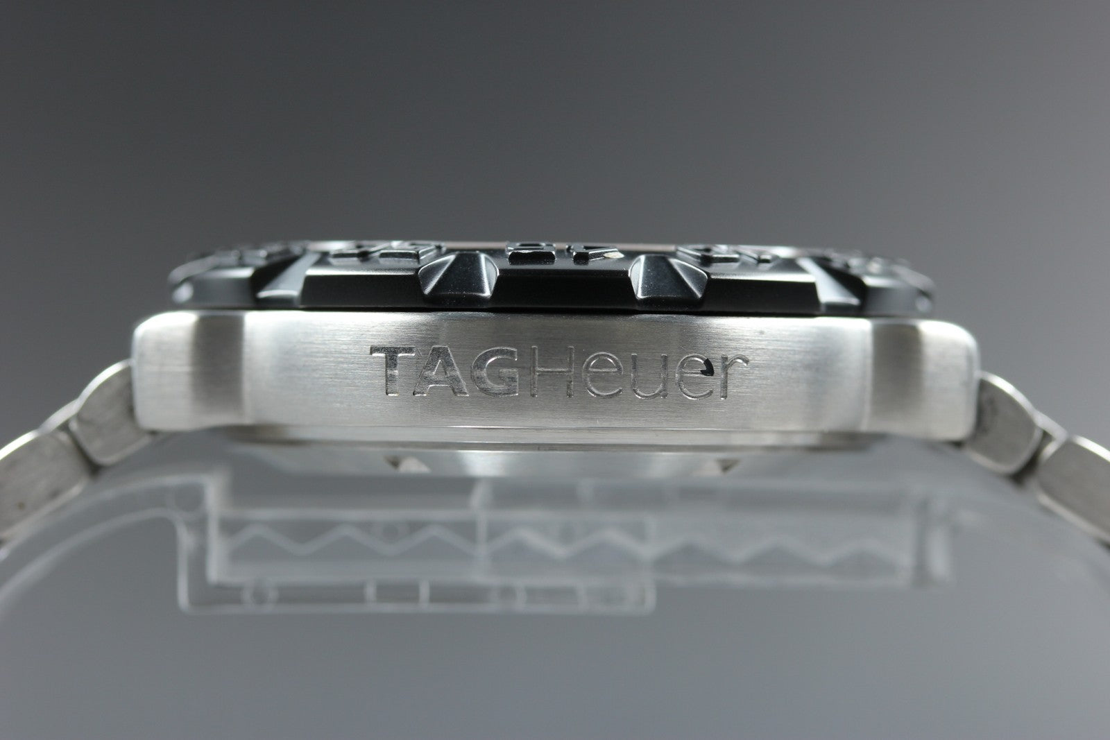 TAG Heuer Formula 1 CAH1011 Quartz White Dial Date Men's Watch 44mm JAPAN