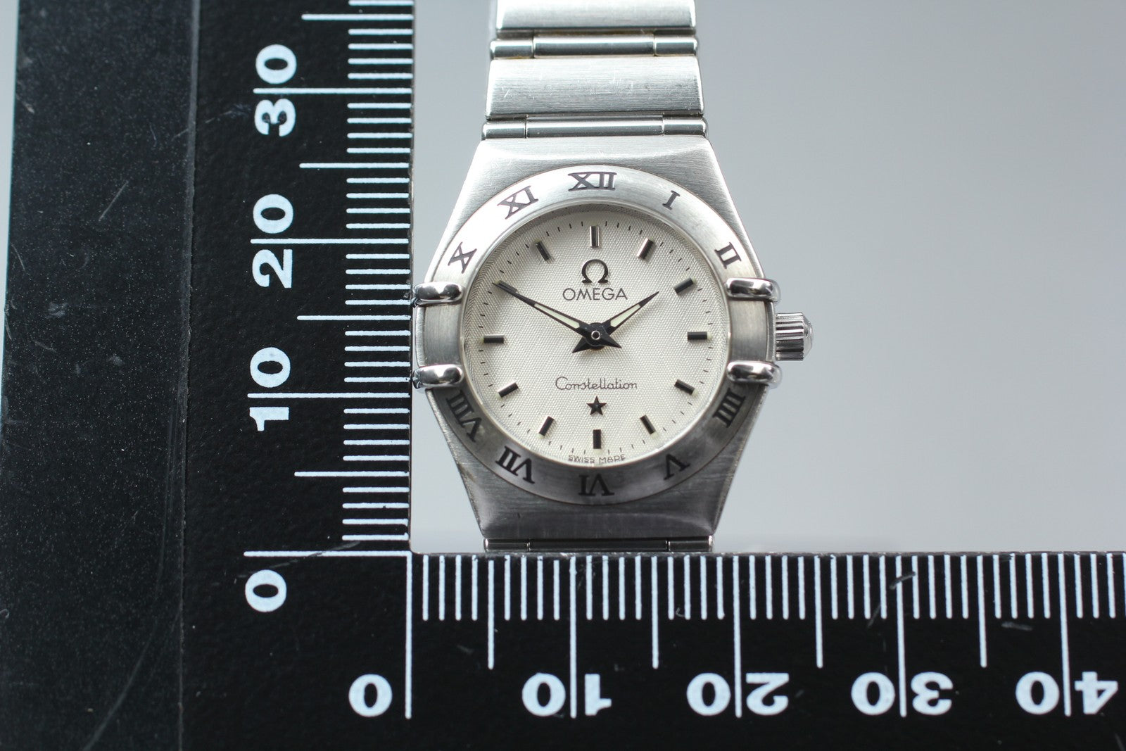 New Batt OMEGA Constellation 1562.30.00 Quartz Silver Women Watch 22mm JAPAN