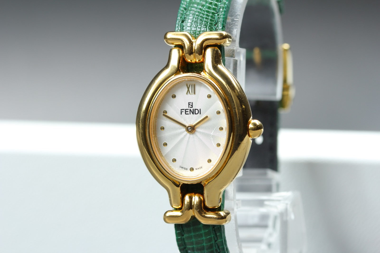 FENDI 640L Chameleon Change Green Belt Gold 24mm Women's Quartz Watch Vintage