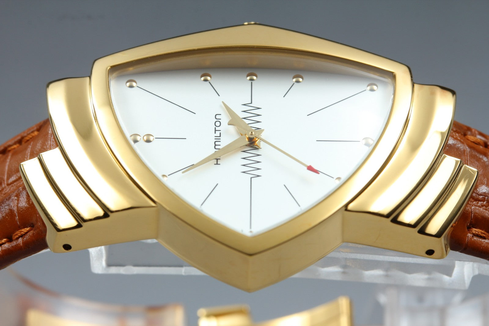 New Batt Hamilton Ventura H243010 H600243100 White Quartz Men's Watch 32mm  Box