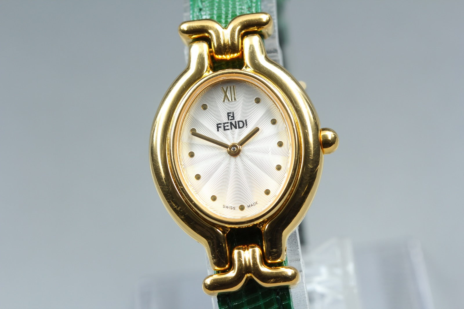 FENDI 640L Chameleon Change Green Belt Gold 24mm Women's Quartz Watch Vintage