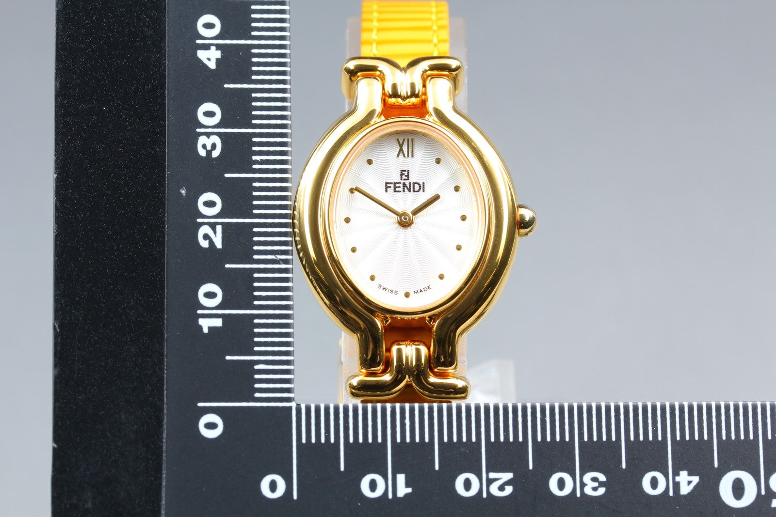 Vintage FENDI 640L Chameleon Change Yellow Belt Gold Women's Quartz Watch