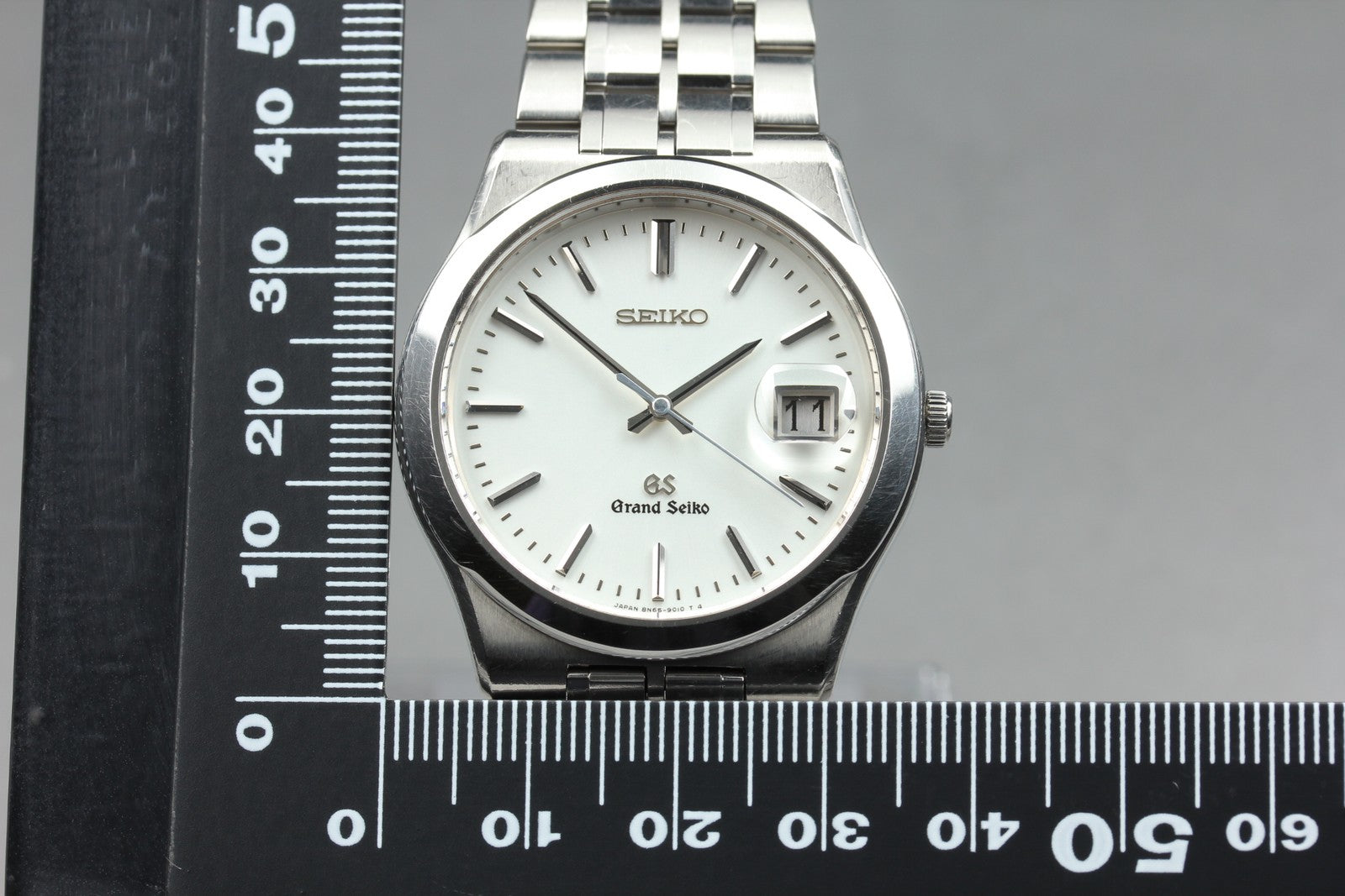 GRAND SEIKO 8N65-9010 GS 36mm Silver White Dial Date Quartz Men's Watch Vintage