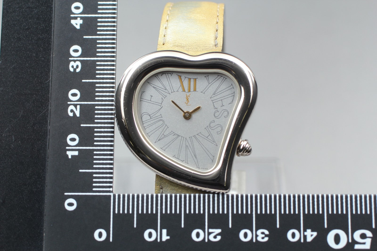 [Exc+5] Yves Saint Laurent Heart Silver 31mm Women's Watch Quartz From JAPAN