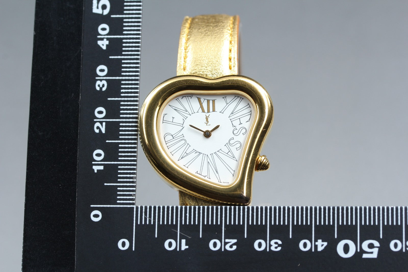 Yves Saint Laurent Heart Gold White Dial 31mm Women's Watch Quartz [w/Box]