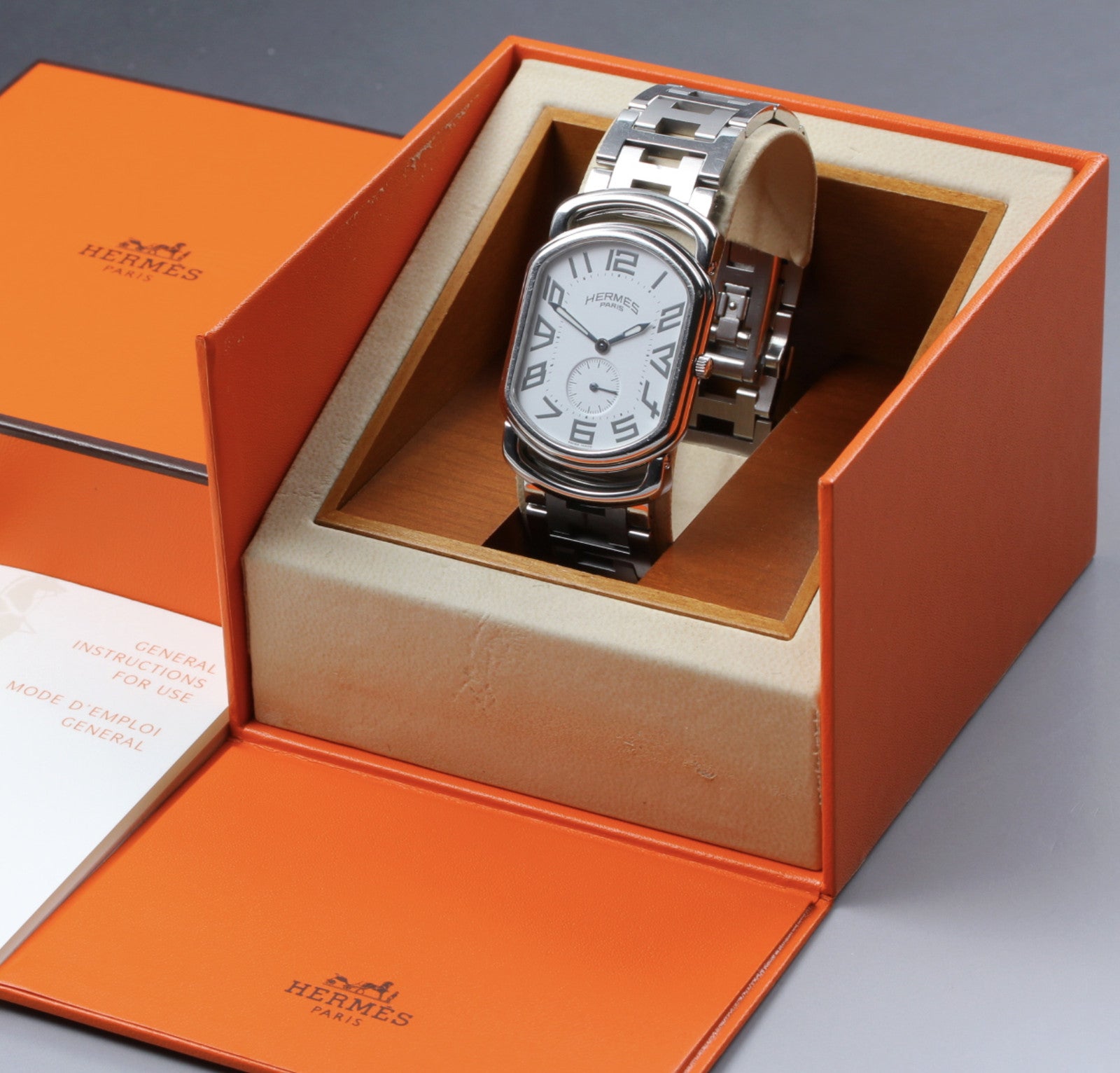 [Exc+5 Box] HERMES Rally RA1.810 White Dial Silver 31mm Quartz Men's Watch