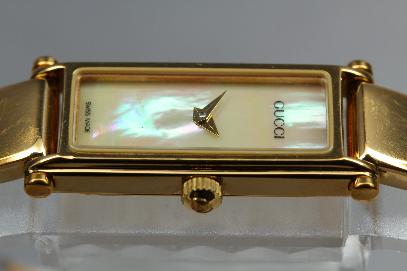 Gucci 1500 Gold Shell Dial 12mm Bangle Women's Quartz Watch Vintage [Box]