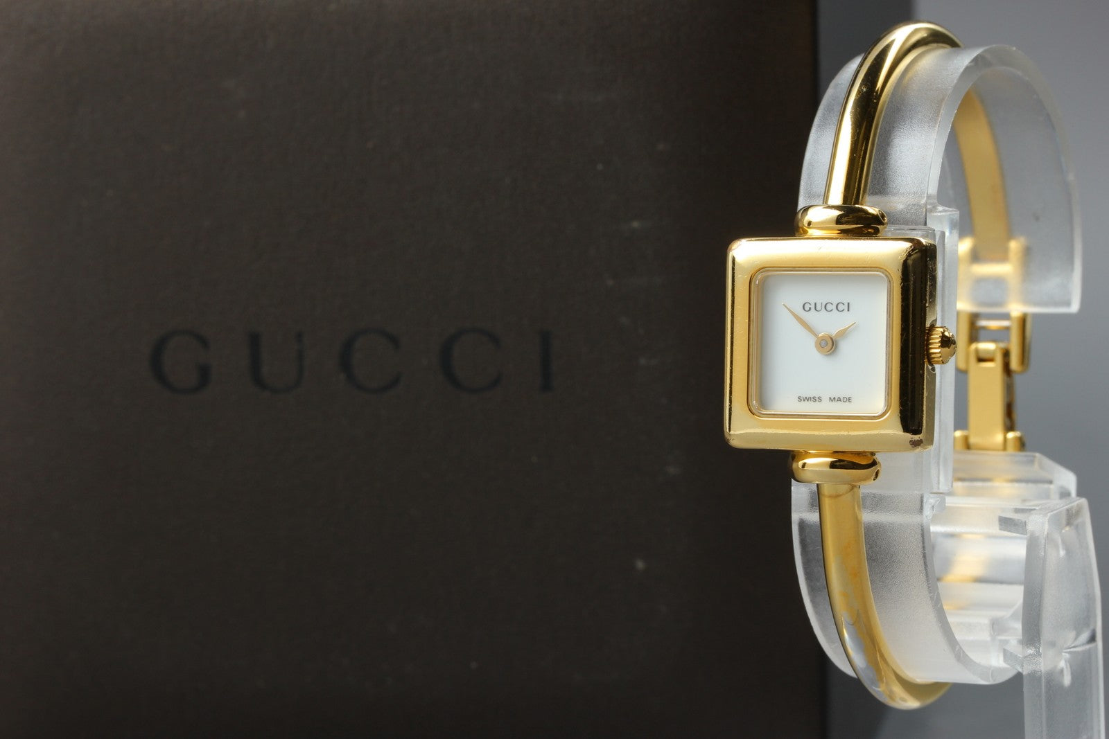 [READ] Vintage GUCCI 1900L Gold Dial 19mm Bangle Woman’s Watch Quartz w/Box