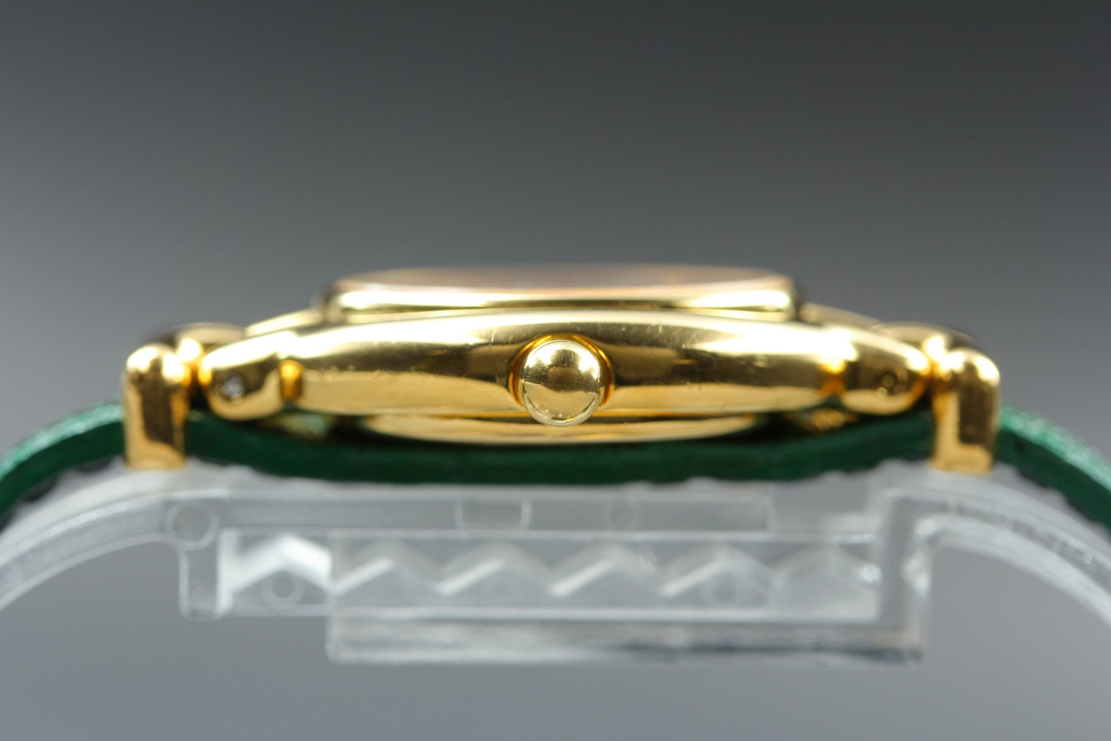FENDI 640L Chameleon Change Green Belt Gold 24mm Women's Quartz Watch Vintage