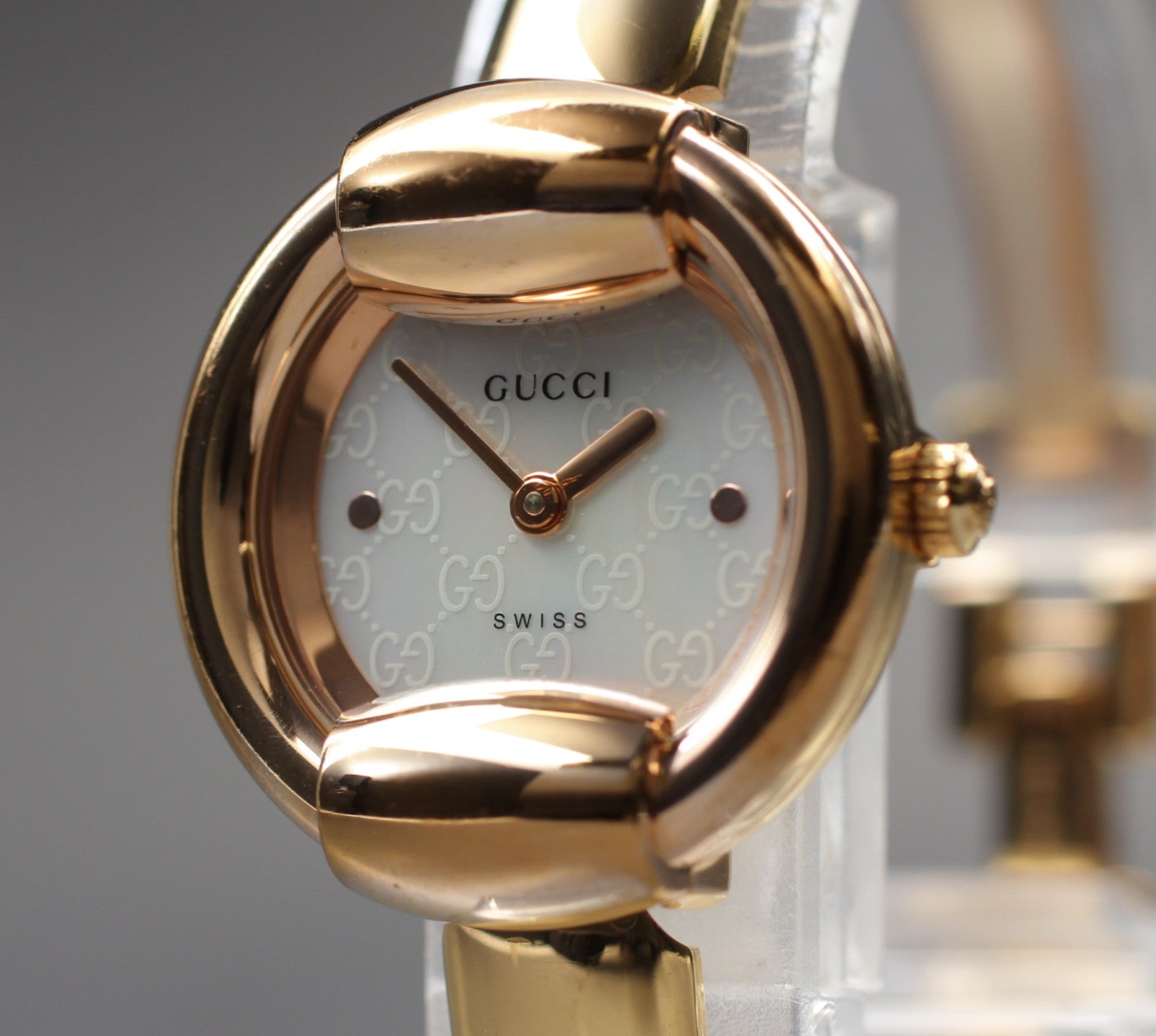 Vintage [Exc+5] GUCCI 1400L White Shell Gold 25mm Women's Quartz Watch JAPAN