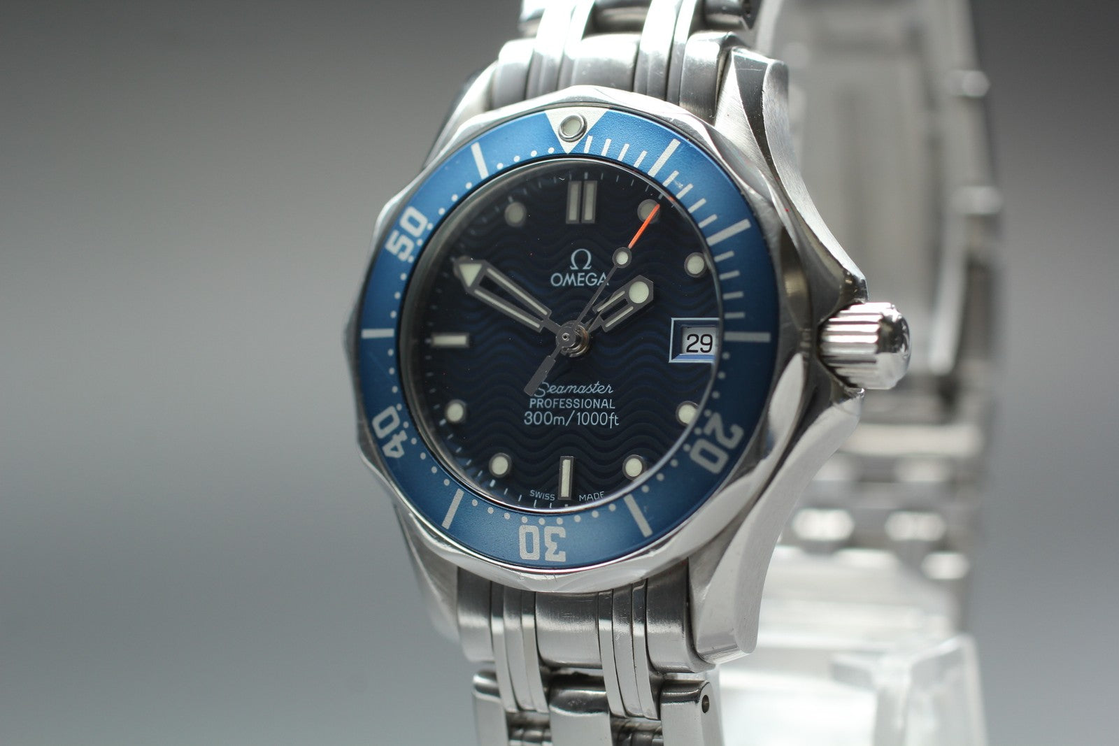 New Batt[Exc+5]Box OMEGA Seamaster 300M 2583.8 Quartz Blue Women Watch 28mm JP