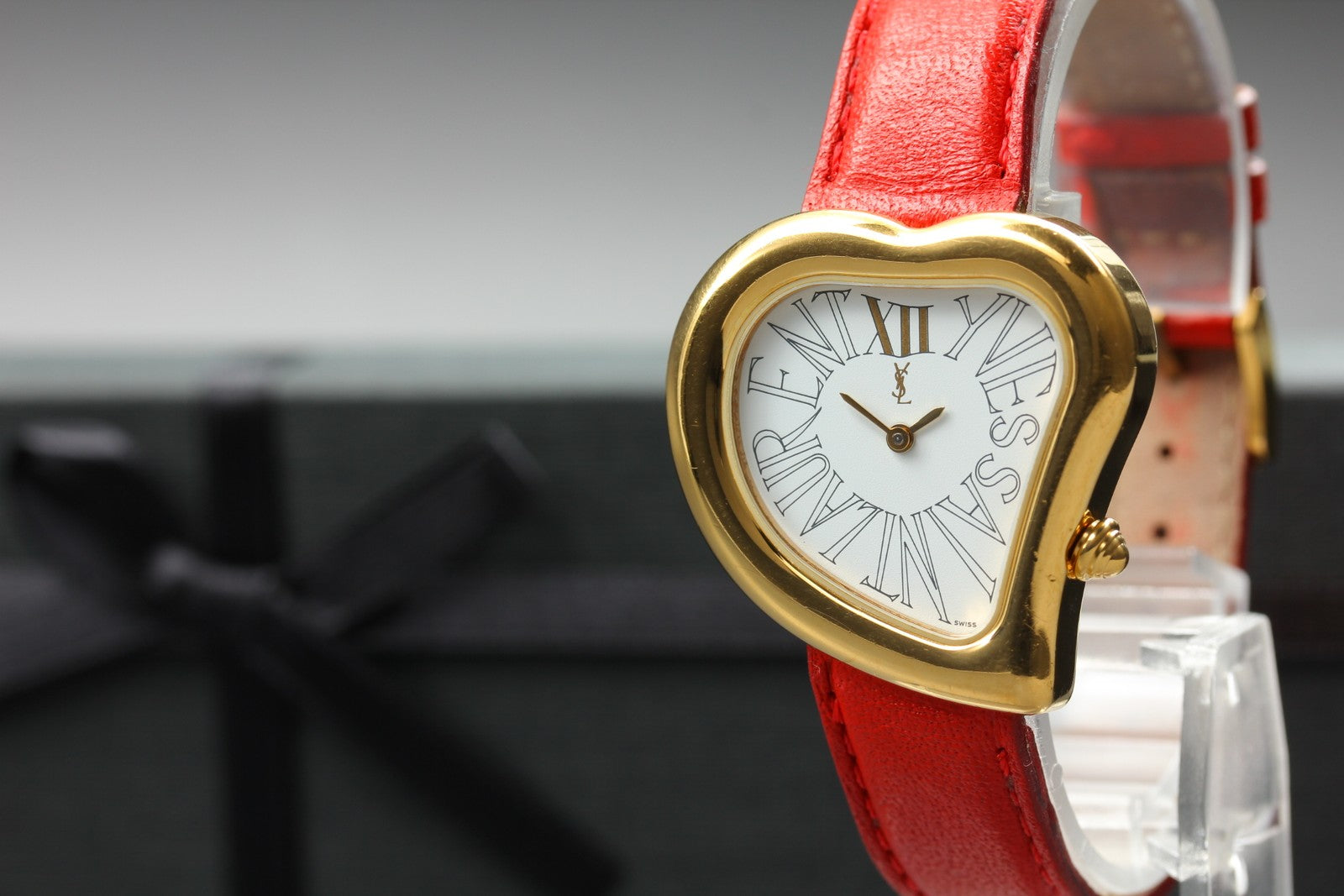 Vintage Yves Saint Laurent Heart Gold Red Leather 30mm Women's Watch Quartz