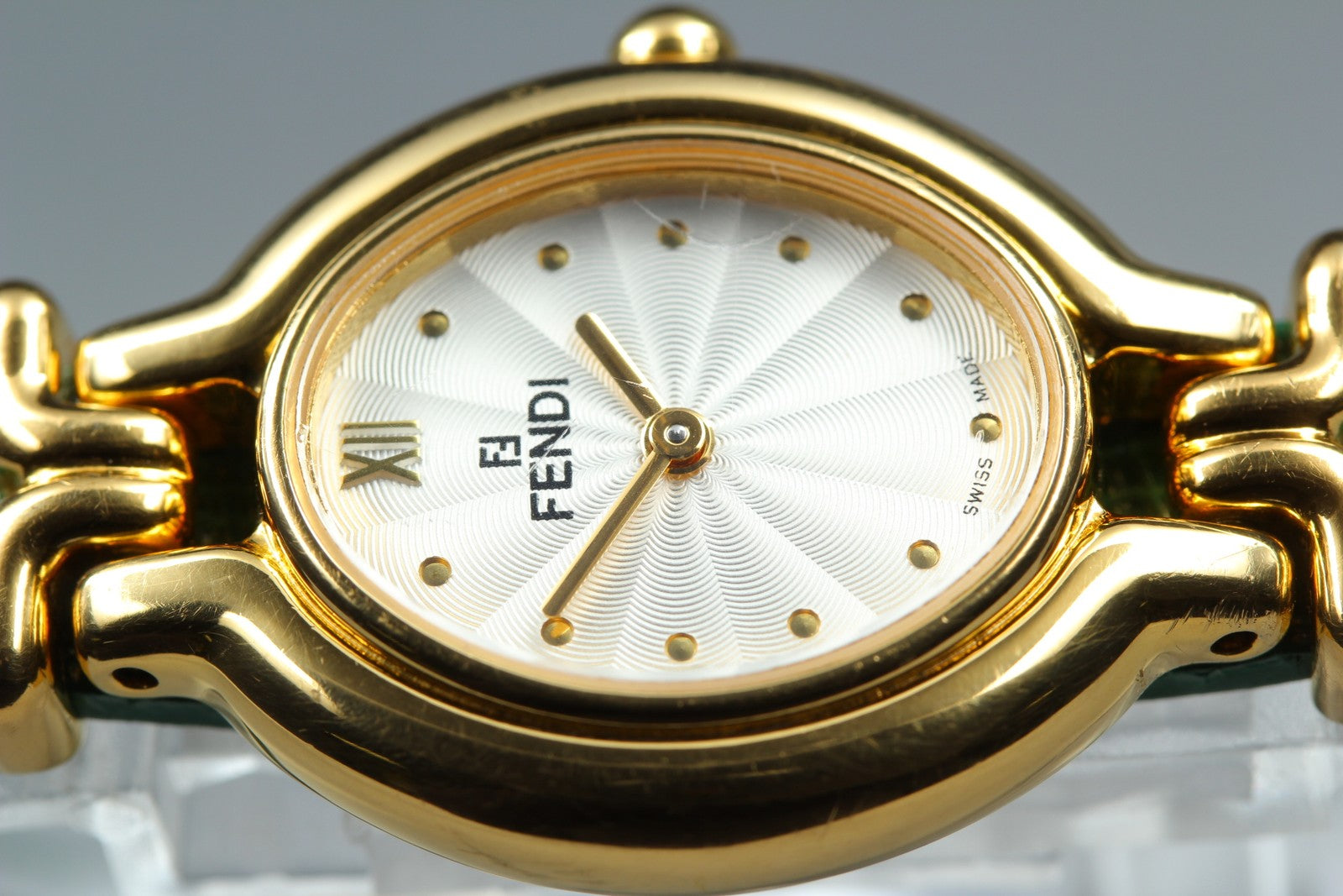 FENDI 640L Chameleon Change Green Belt Gold 24mm Women's Quartz Watch Vintage