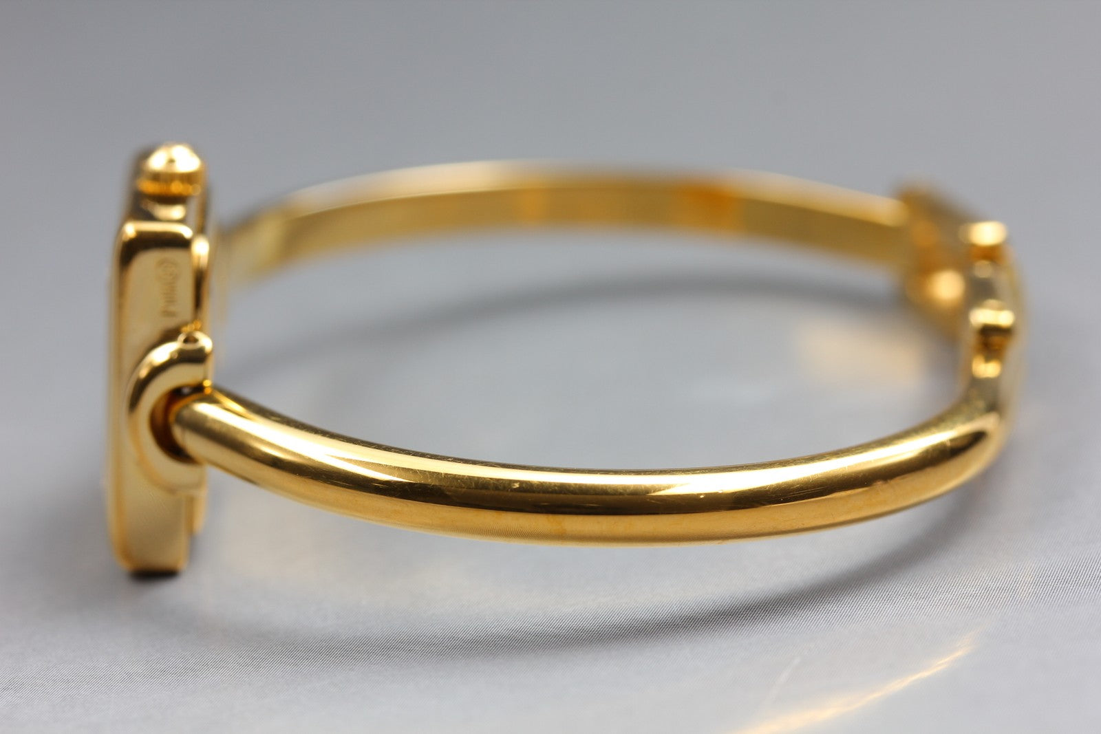 Vintage GUCCI 1900L Gold Dial 19mm Bangle Woman’s Watch Quartz JAPAN [Box]