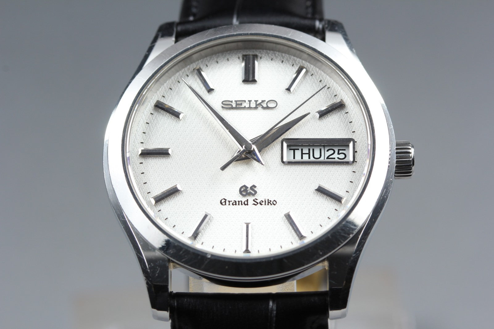 GRAND SEIKO 9F83-9A00 GS 36mm Silver White Day/Date Quartz Men's Watch JAPAN