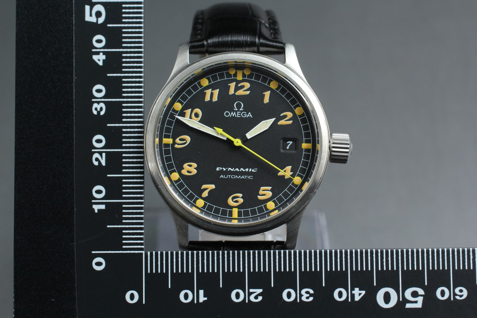Vintage OMEGA Dynamic 5200.5 Automatic Black Date Men's Watch 36mm JAPAN