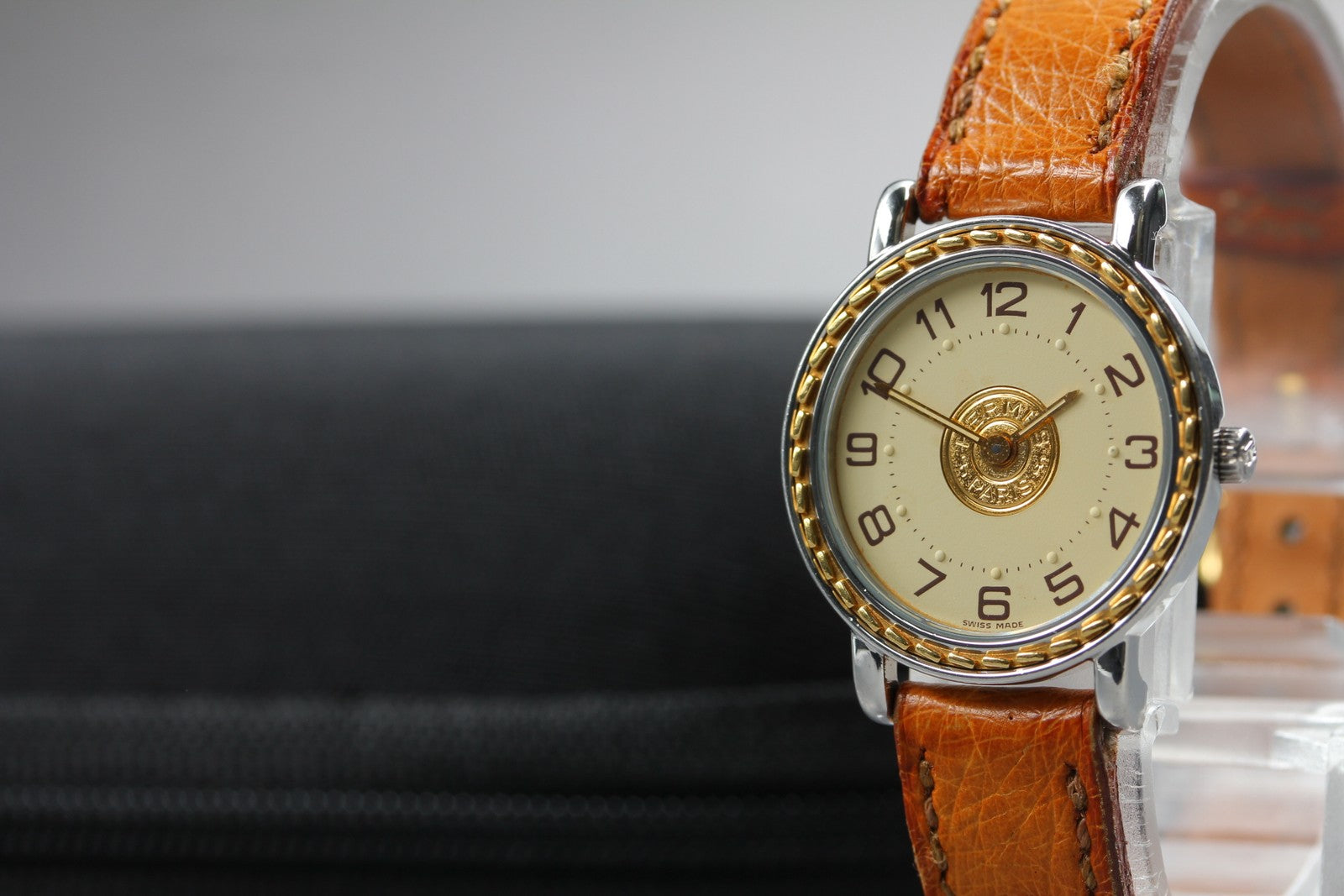 Vintage HERMES Sellier SE4.220 Gold Brown "Z" 24mm Woman's Quartz Watch