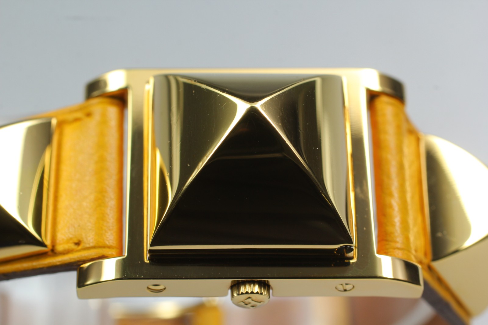 [Near MINT- Box] HERMES Medor Gold Yellow "W" Woman's Quartz Watch From JAPAN