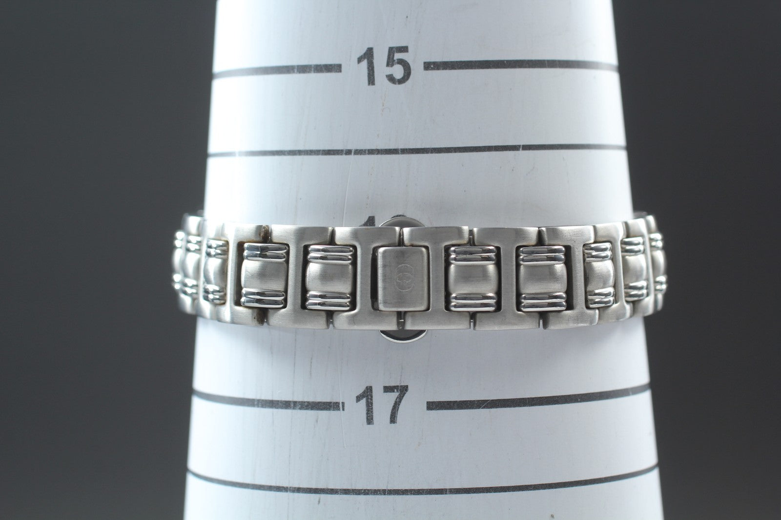 Vintage [Near MINT-Box] Gucci 9040L Silver Date 26mm Women’s Quartz Watch JAPAN