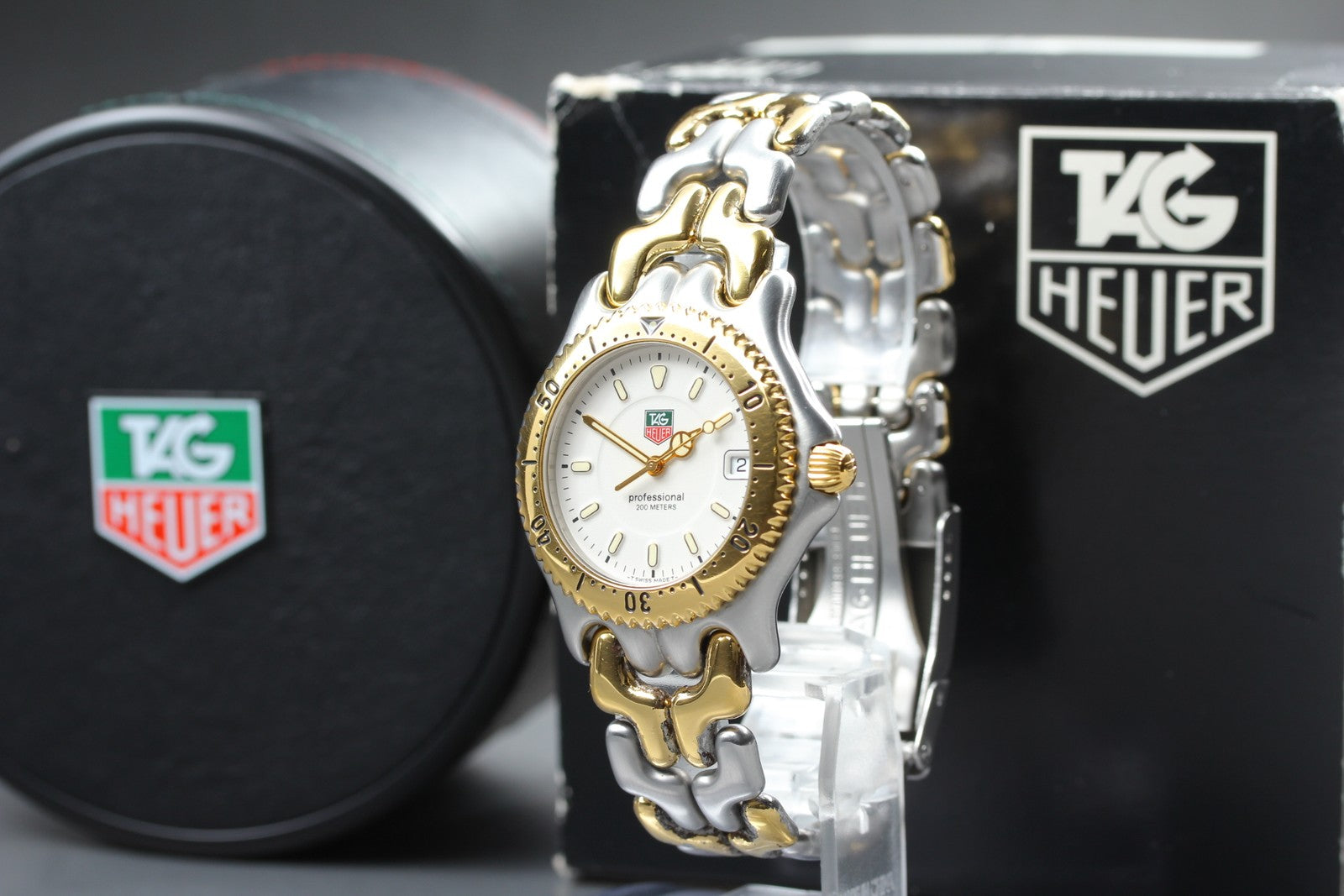 TAG HEUER Professional WG1122-0 Quartz White Dial Date Men's Watch 37mm JAPAN