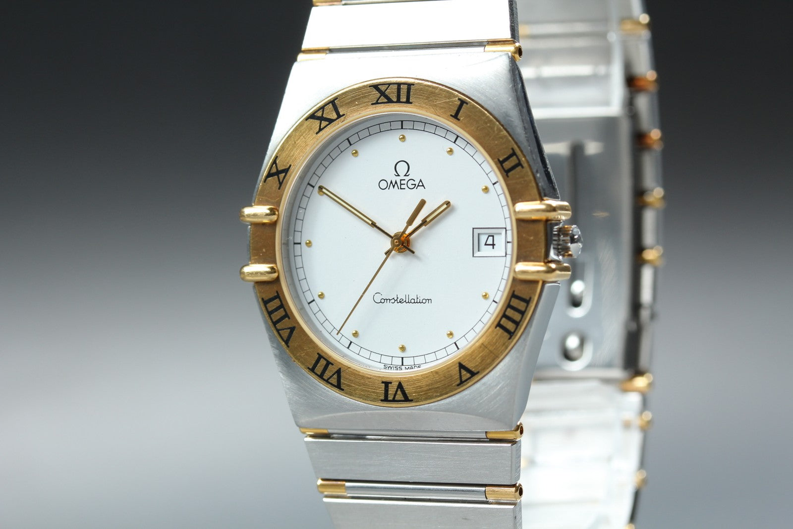 Vintage OMEGA Constellation Quartz White Dial Men's Watch 32mm From JAPAN