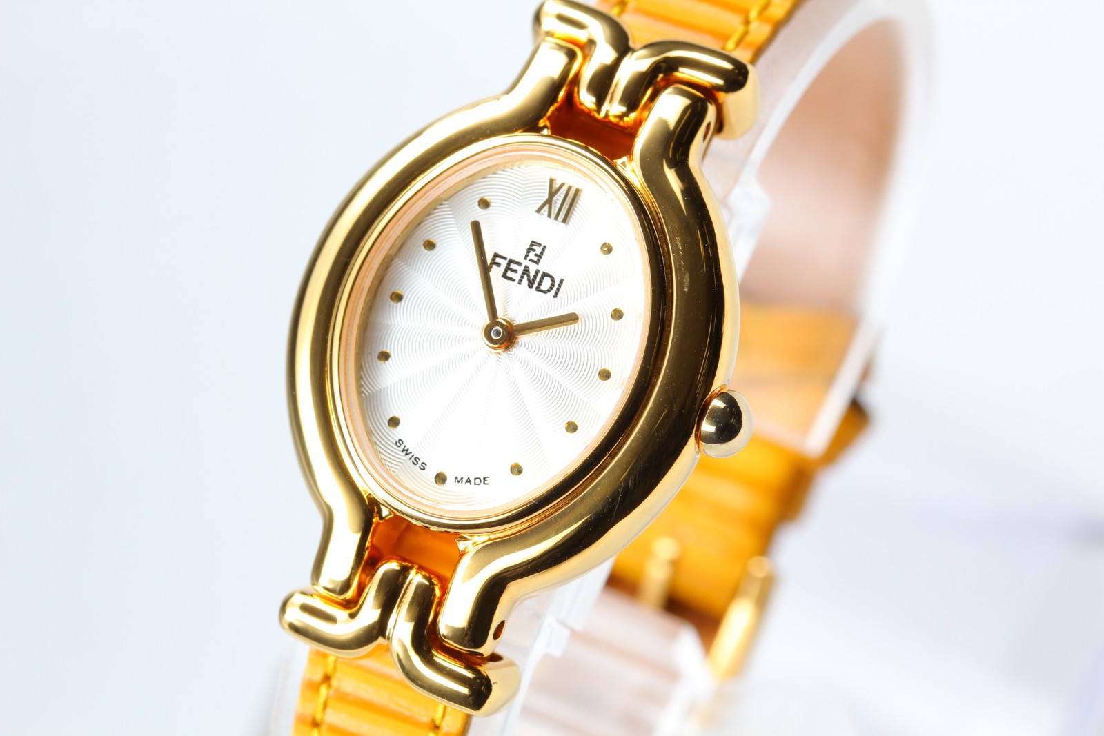 Vintage FENDI 640L Chameleon Change Yellow Belt Gold Women's Quartz Watch