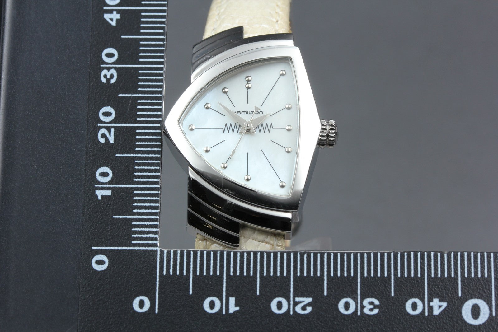 New Batt Hamilton Ventra H242111 Quartz Shell Dial Women's Watch 24mm JAPAN Box