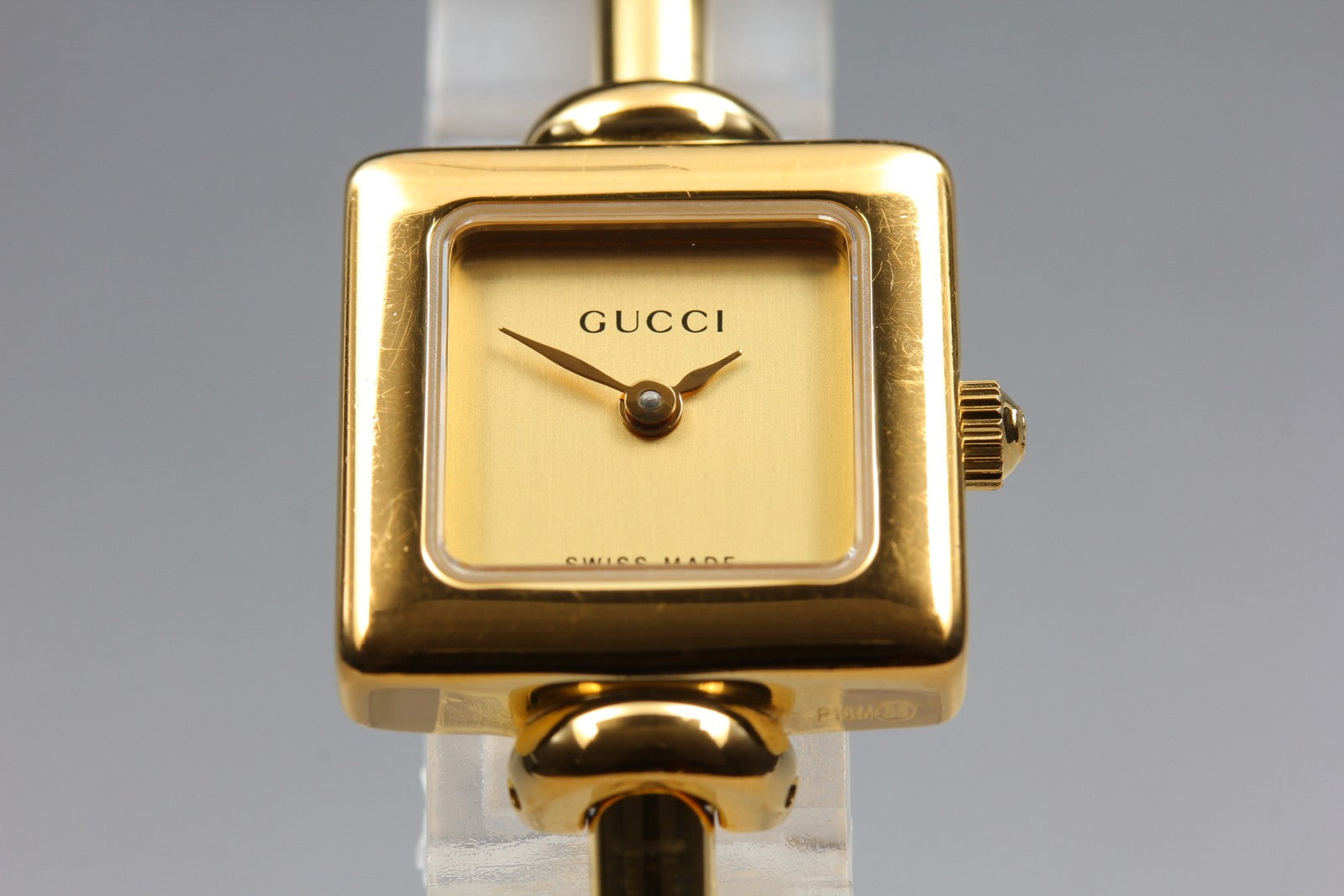 Vintage GUCCI 1900L Gold Dial 19mm Bangle Woman’s Watch Quartz JAPAN [Box]