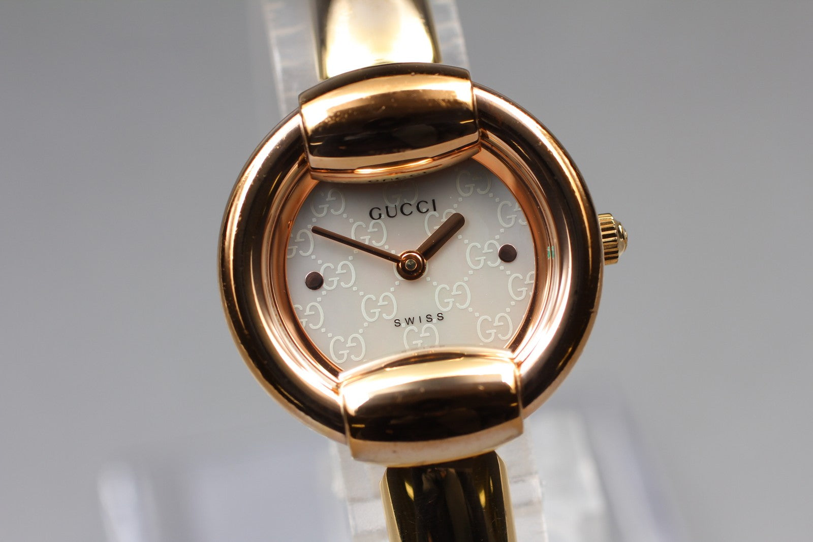 Vintage [Exc+5] GUCCI 1400L White Shell Gold 25mm Women's Quartz Watch JAPAN