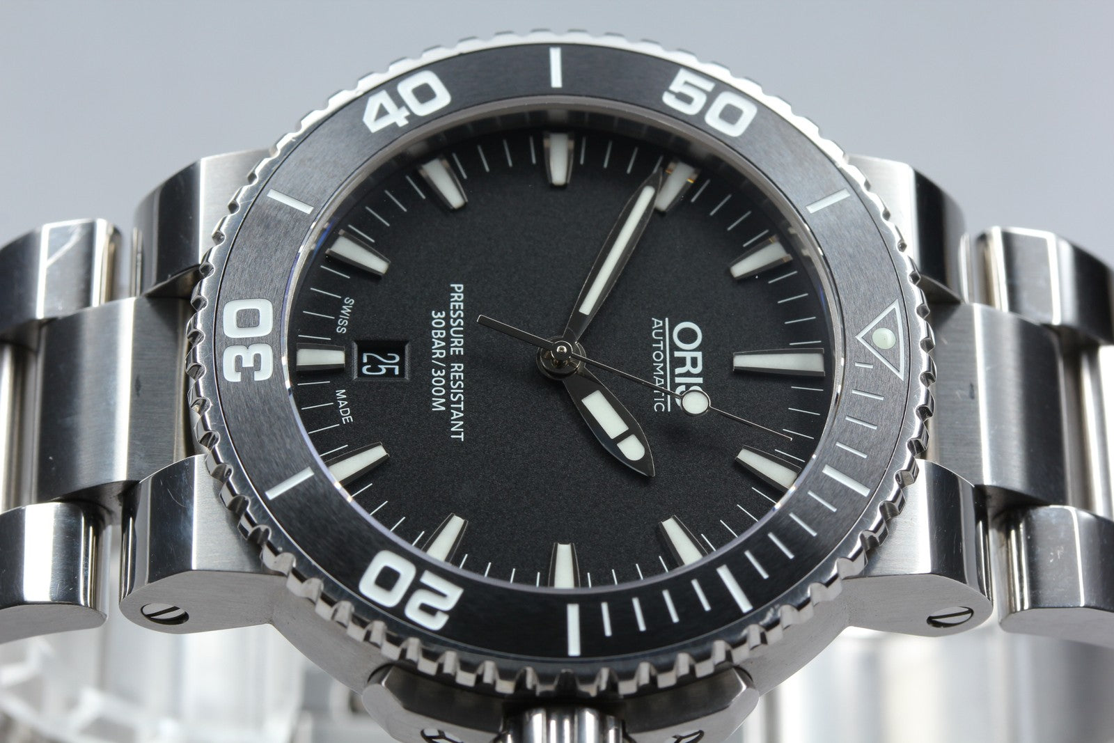 ORIS Aquis Date 7653-04 Automatic Black Dial Men's Watch 43mm From JAPAN Box