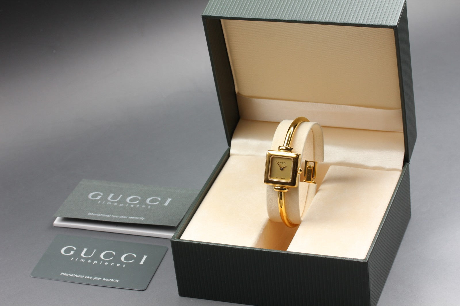 Vintage GUCCI 1900L Gold Dial 19mm Bangle Woman’s Watch Quartz JAPAN [Box]