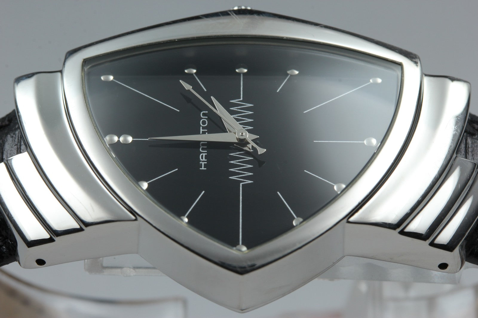 HAMILTON Ventura H244112 32mm Quartz Black Silver Men's Watch [Near MINT]