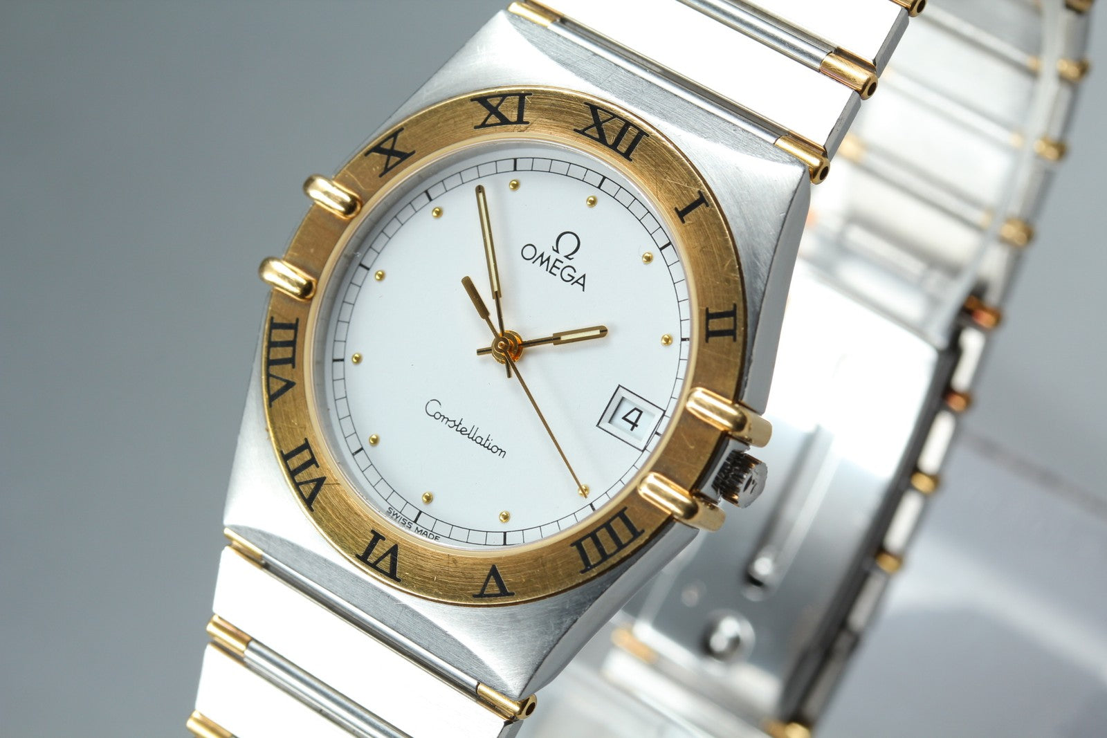 Vintage OMEGA Constellation Quartz White Dial Men's Watch 32mm From JAPAN