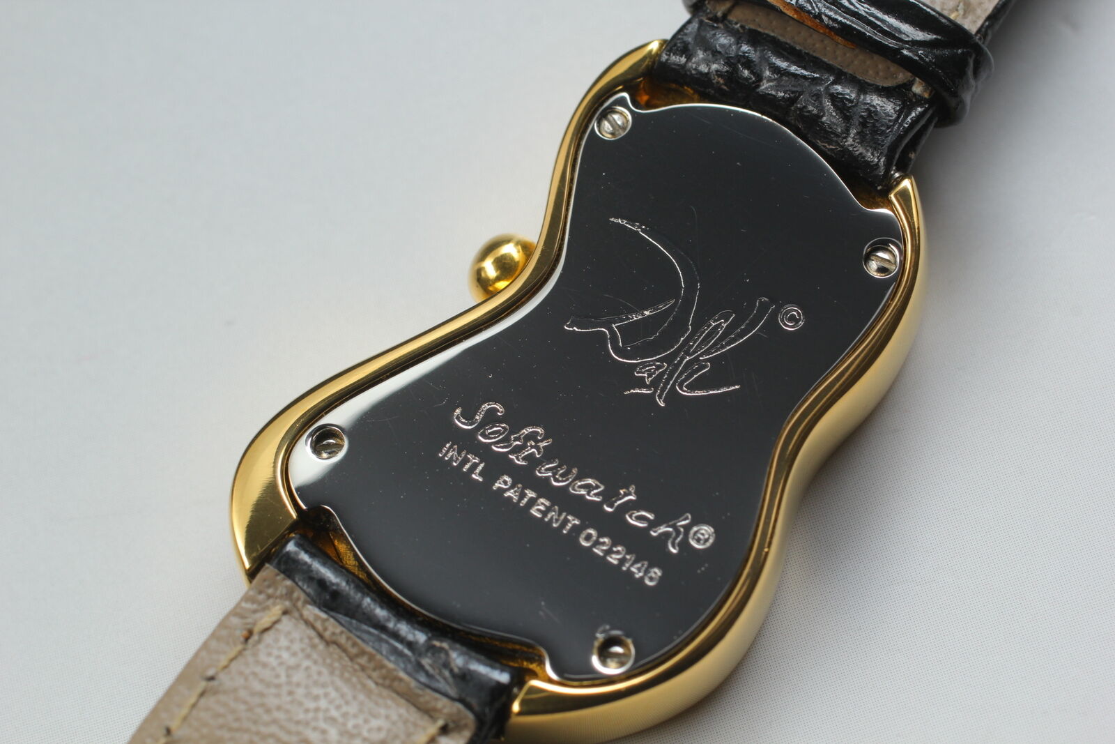 New Battery [N MINT-] Salvador Dali softwatch Exaequo 022146 Gold Men's Qz Watch