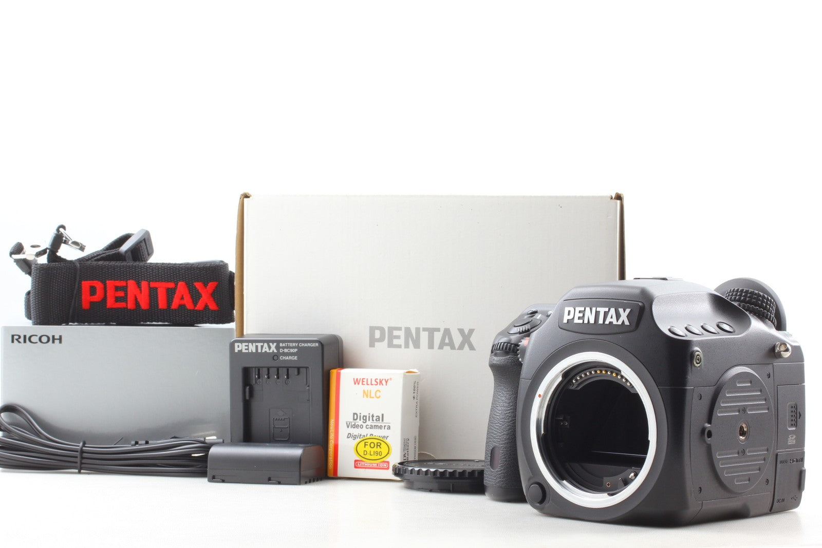 Only 1844 shots / Latest Firmware [MINT] Pentax 645D 40 MP Digital Camera JAPAN