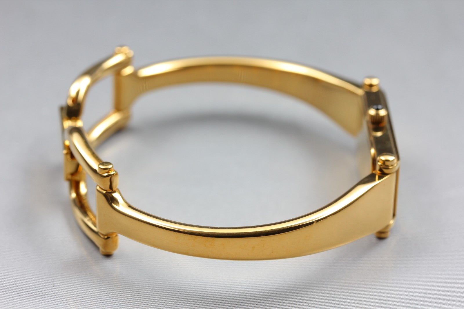 Vintage Gucci 1500L Shell Dial Gold 12mm Bangle Women's Quartz Watch  [w /Box]