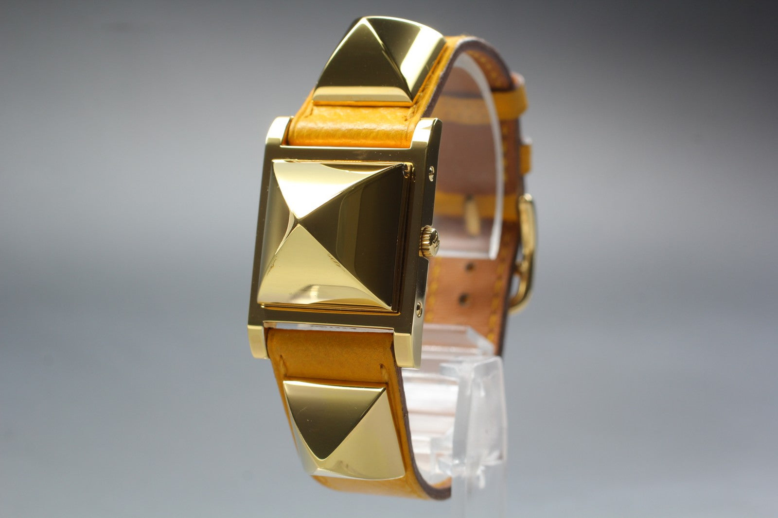 [Near MINT- Box] HERMES Medor Gold Yellow "W" Woman's Quartz Watch From JAPAN