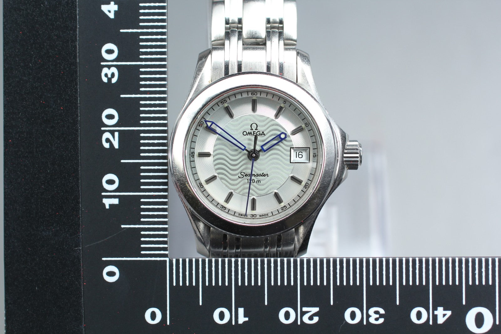 Vintage OMEGA Seamaster 120m 2581.31 Quartz Silver Women's Watch 27mm JAPAN Box