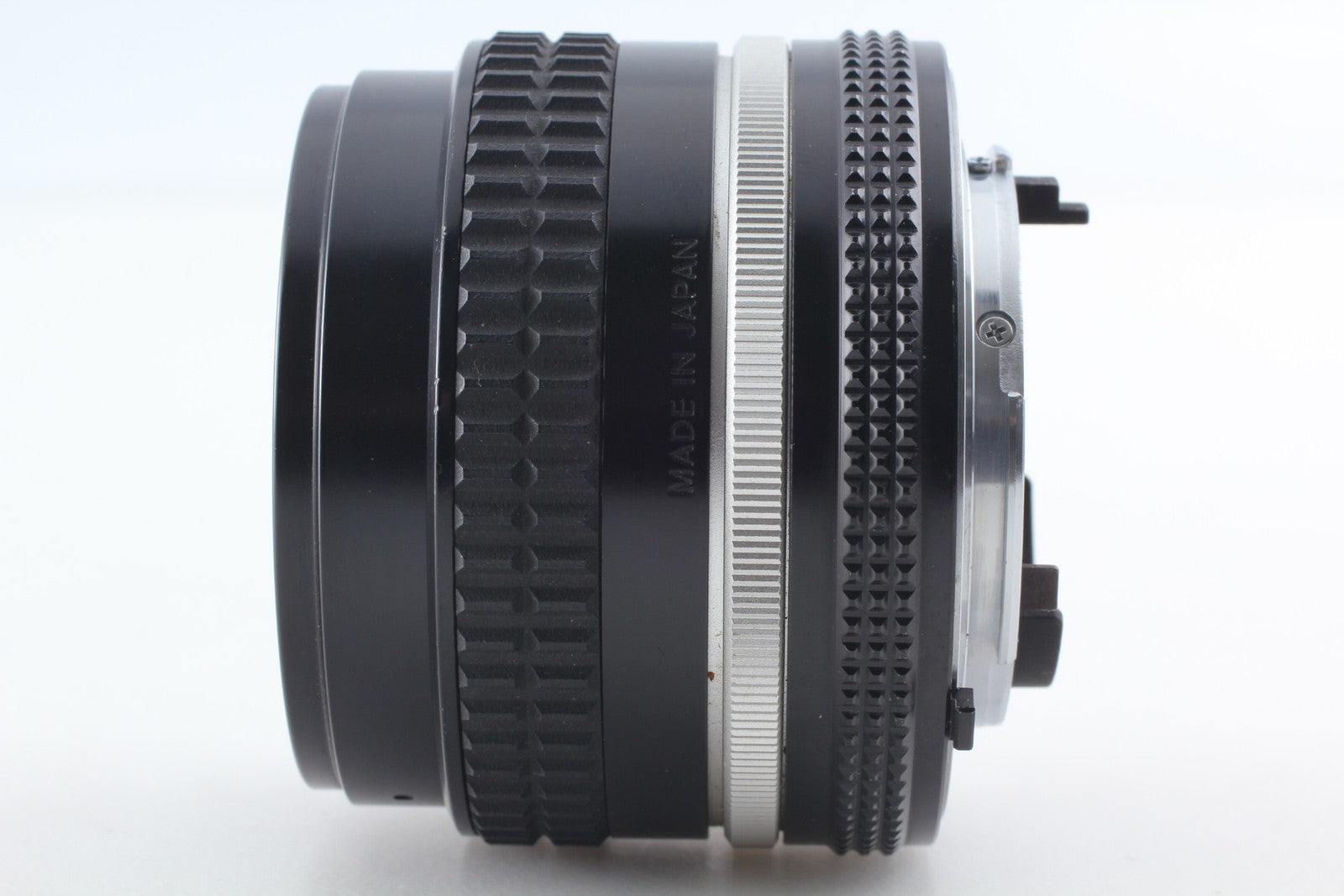 SIC [Near MINT] S/N 579xxxx Nikon Nikkor Ai-s Ais 50mm f1.4 MF Lens for F JAPAN