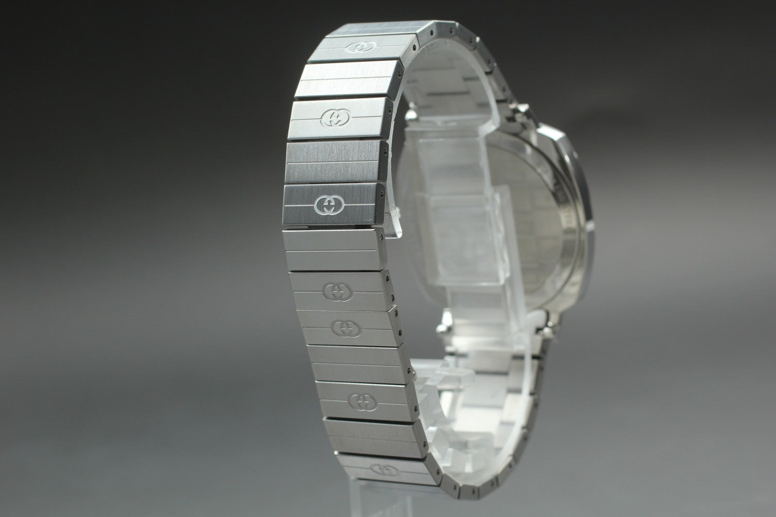 [MINT Box] GUCCI Grip 157.4 Silver 35mm GG Man's Quartz Watch From JAPAN