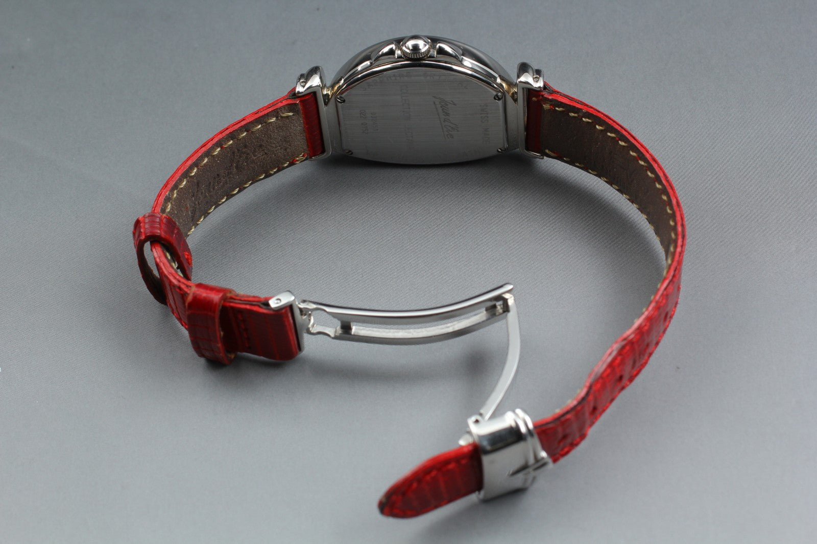 Jean d'eve Sectora Gold 24mm Silver Red Women's Quartz Watch JAPAN [w /Box]