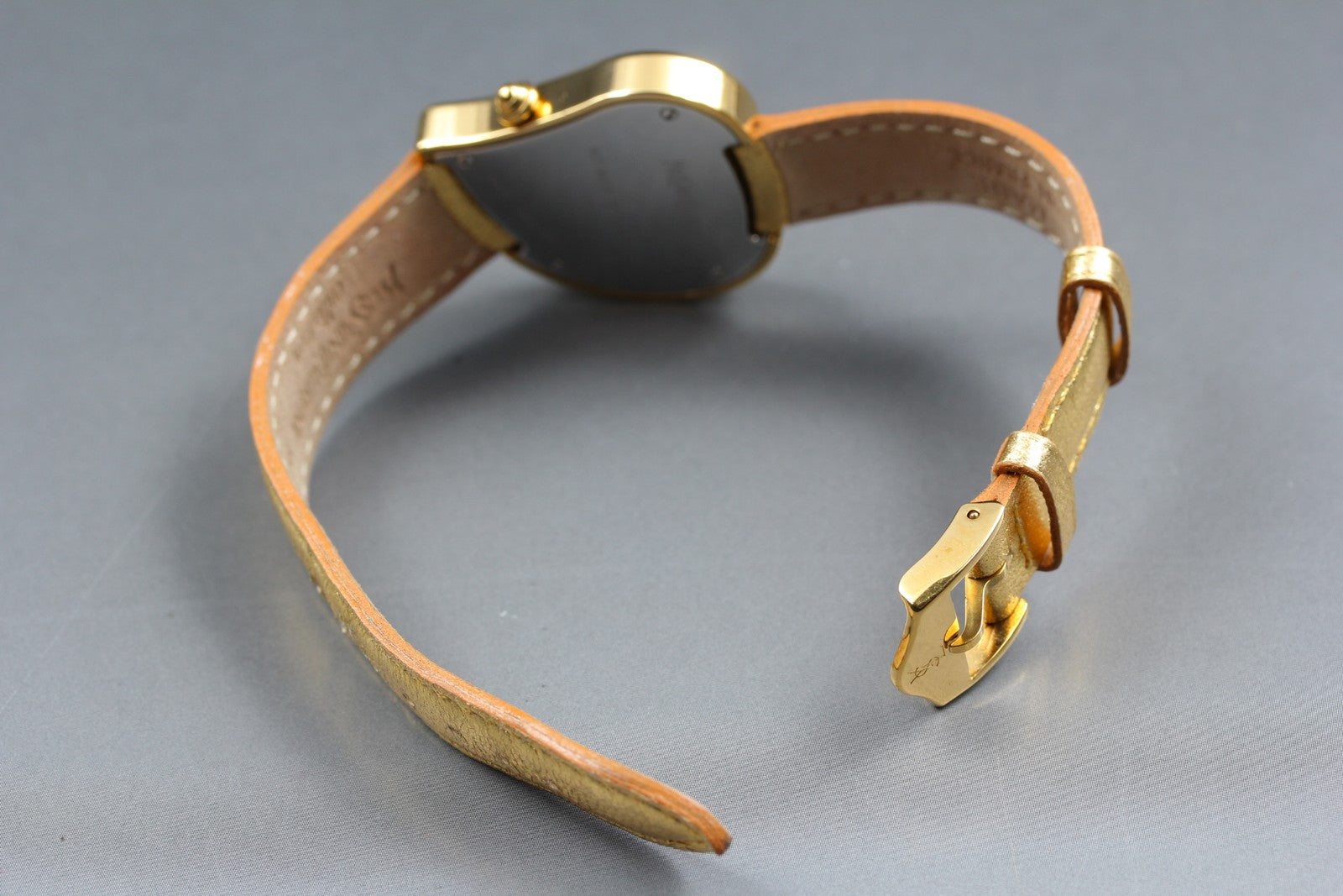 Yves Saint Laurent Heart Gold White Dial 31mm Women's Watch Quartz [w/Box]