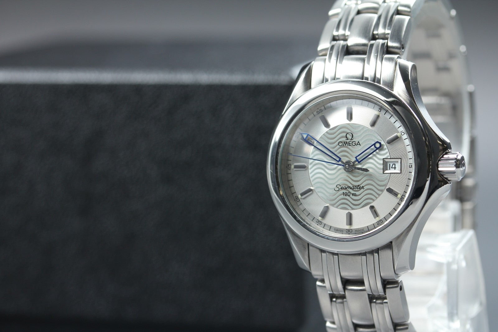Vintage OMEGA Seamaster 2571.32 Cal.1424 Quartz Silver Women's Watch 28mm JAPAN