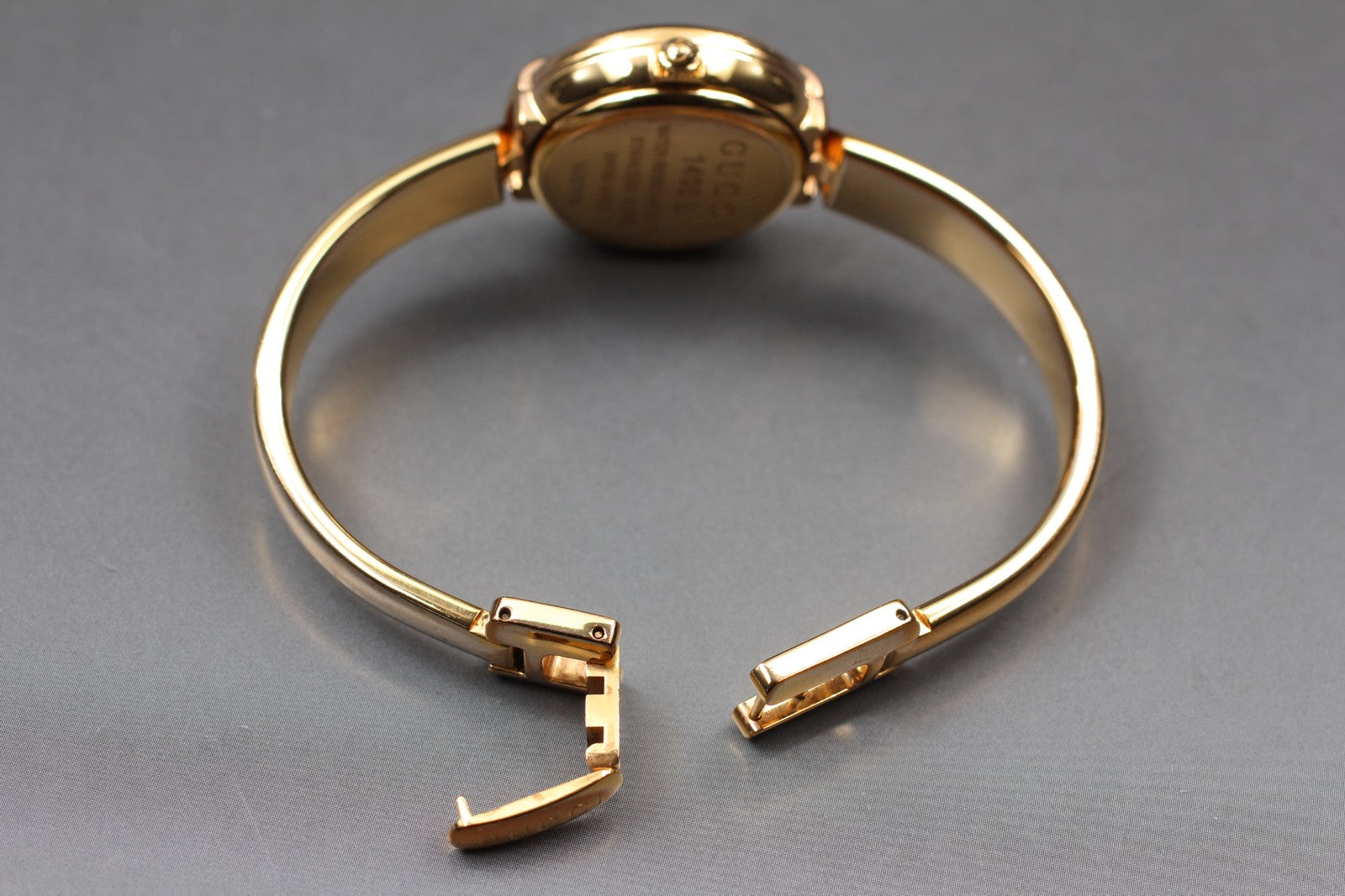 Vintage [Exc+5] GUCCI 1400L White Shell Gold 25mm Women's Quartz Watch JAPAN