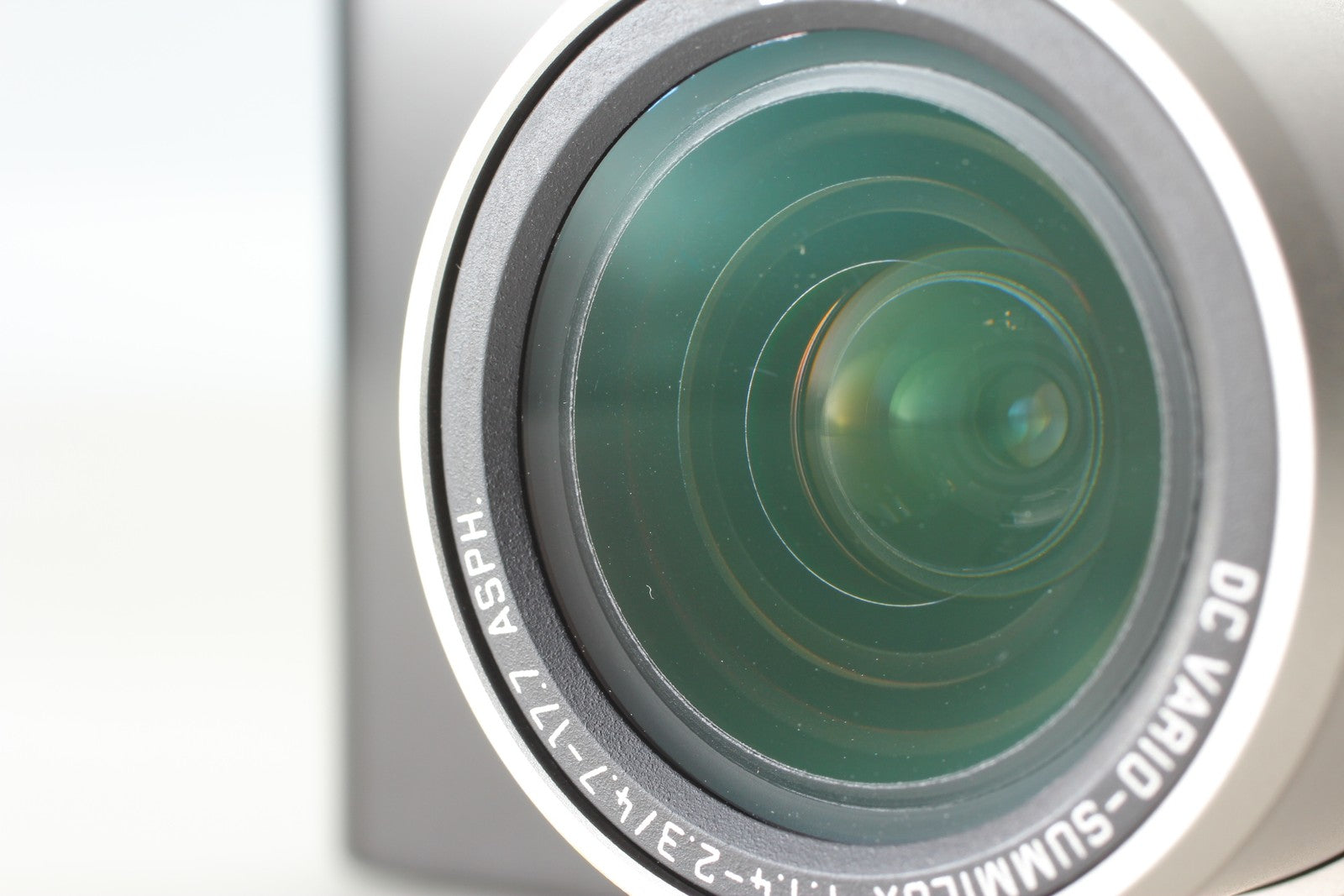 [N MINT w/SD32G] Leica D-LUX 6 18734 10.1 MP Glossy Black Digital Compact Camera