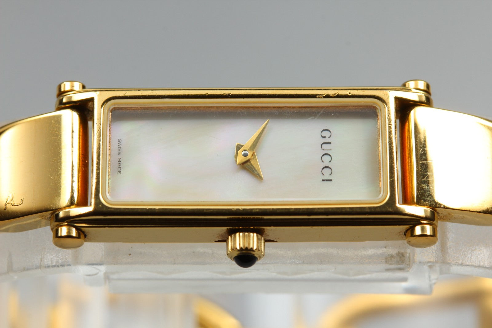 Vintage Gucci 1500 White Shell Gold 12mm Bangle Women's Quartz Watch [w/Box]