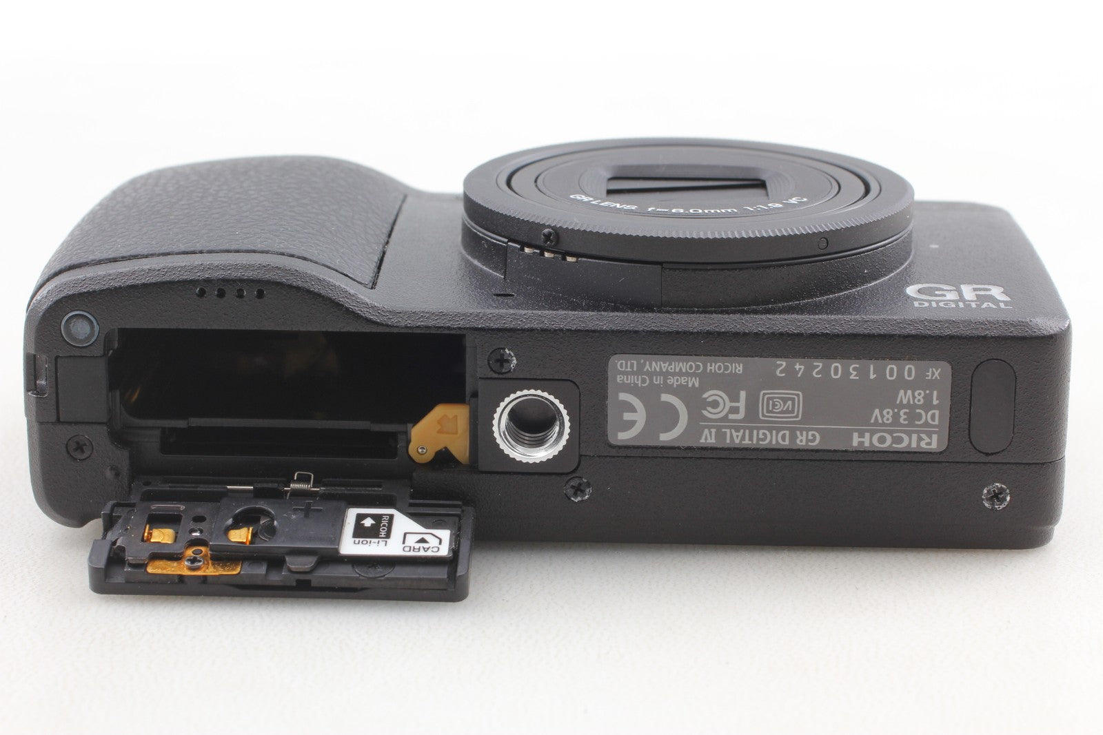 MINT w/ 32GB SDHC] RICOH GR DIGITAL IV 10.4 MP Digital Camera Black F