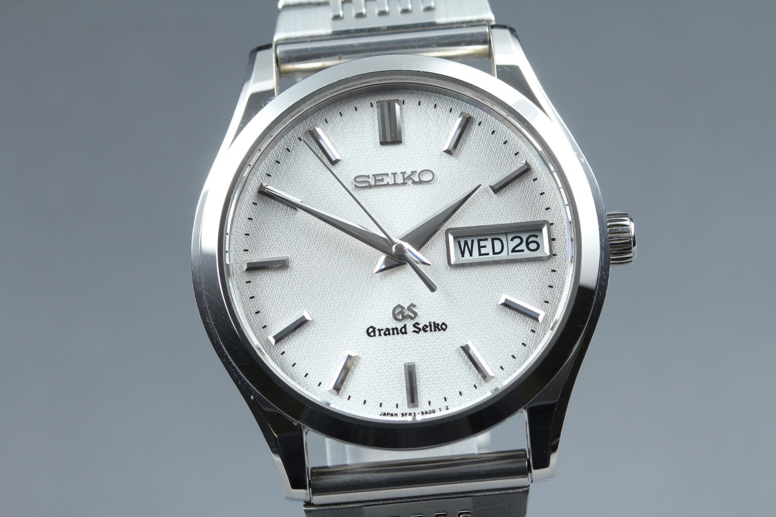 New Batt SEIKO Grand Seiko 9F83-9A00 Silver Quartz Day/Date Men's Watch 36mm JP